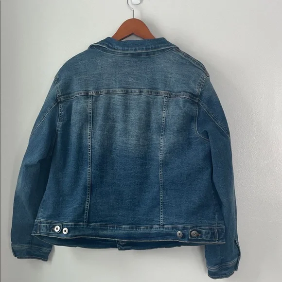 Torrid Classic Blue Jean Jacket 98%cotton - Picture 10 of 13
